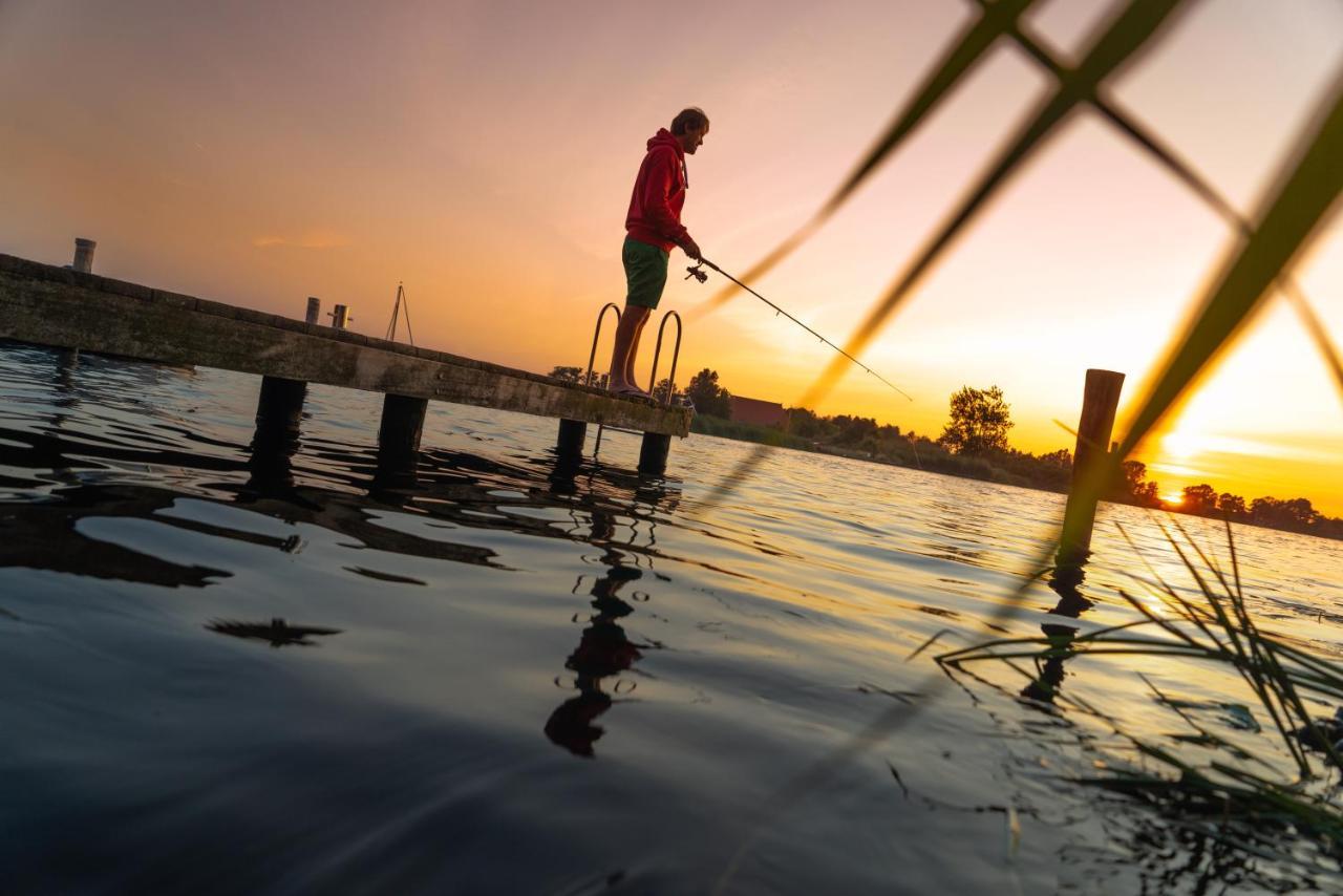 Pean-Buiten Waterlodges Nes  Dış mekan fotoğraf